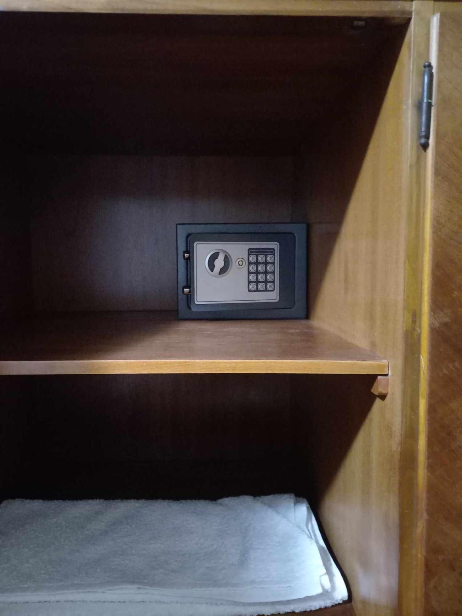 Valiko Hotel Тбилиси Екстериор снимка